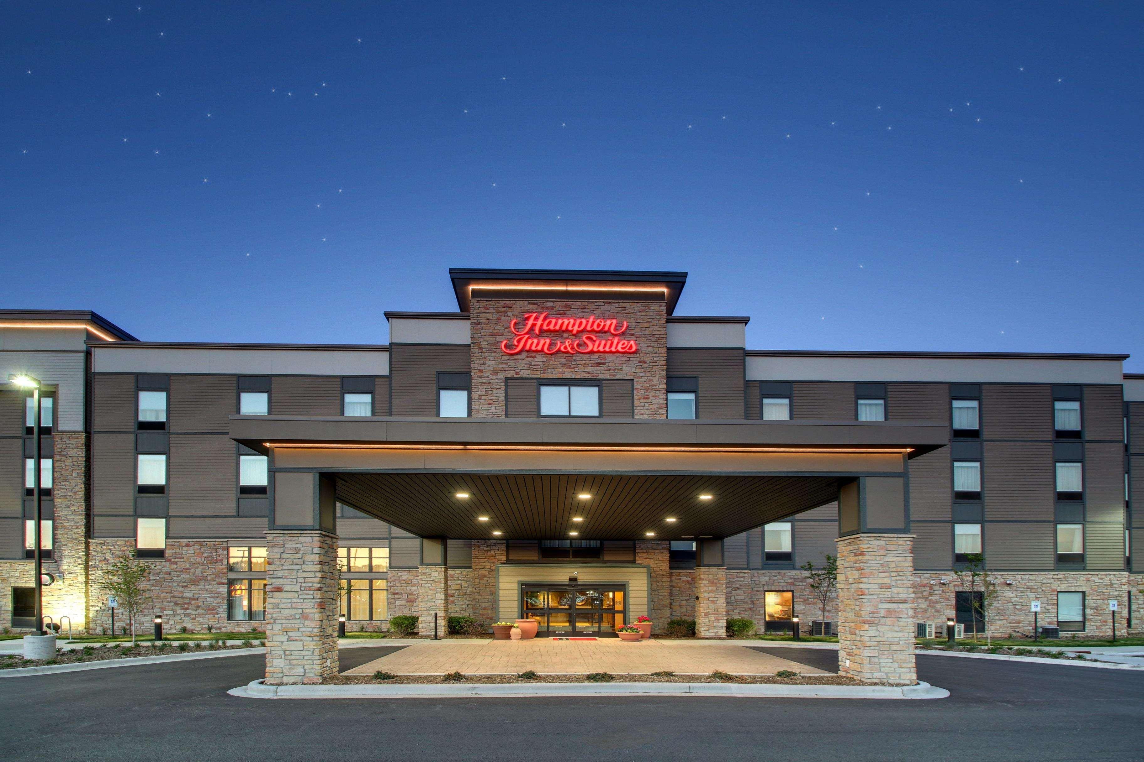 Hampton Inn & Suites Milwaukee West West Allis Exterior photo