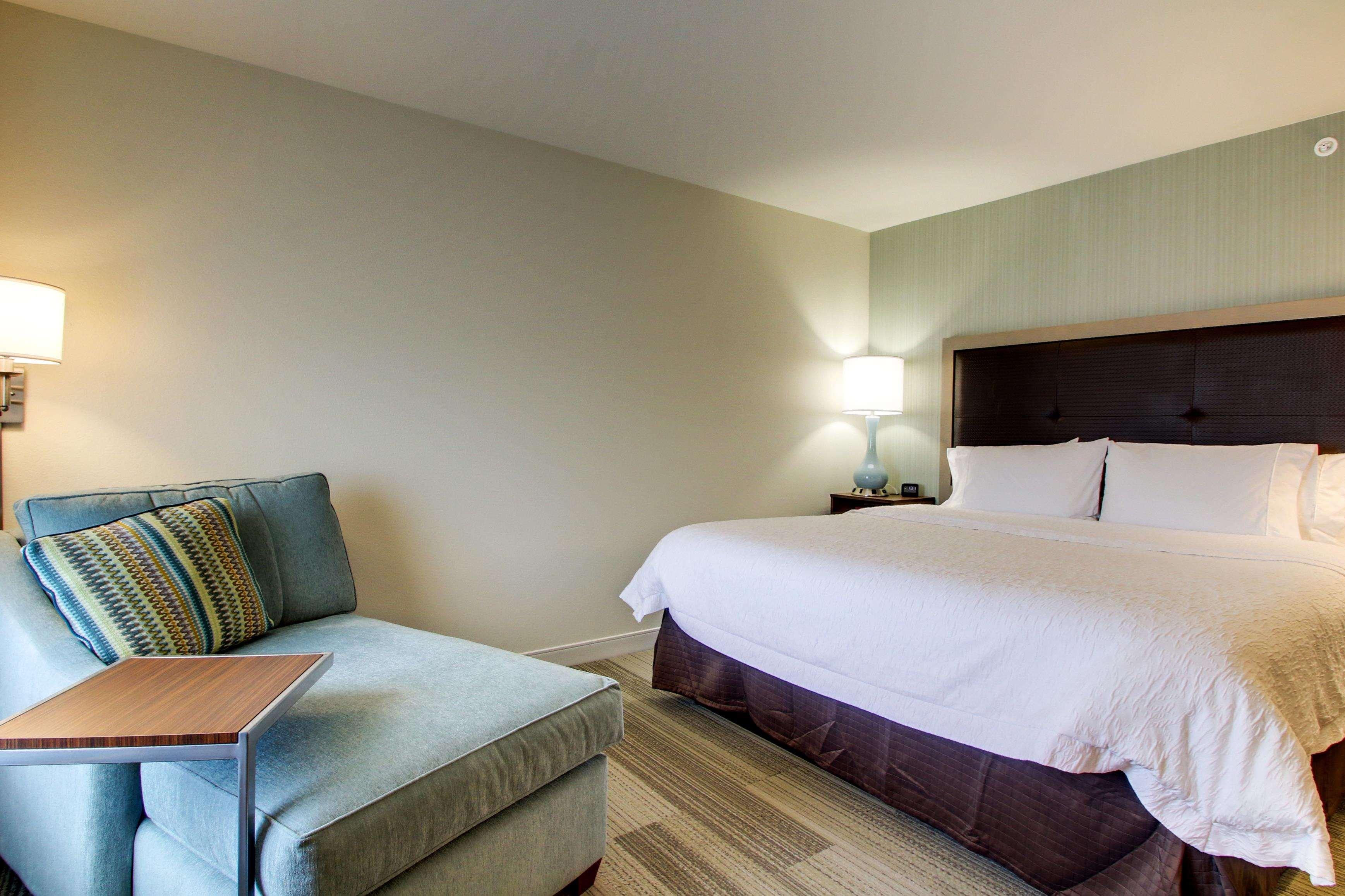 Hampton Inn & Suites Milwaukee West West Allis Exterior photo