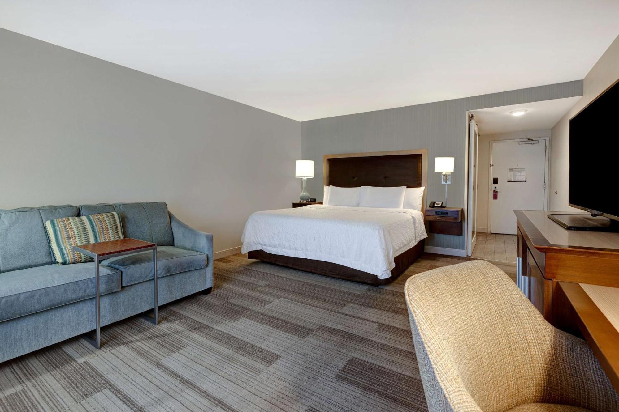 Hampton Inn & Suites Milwaukee West West Allis Exterior photo