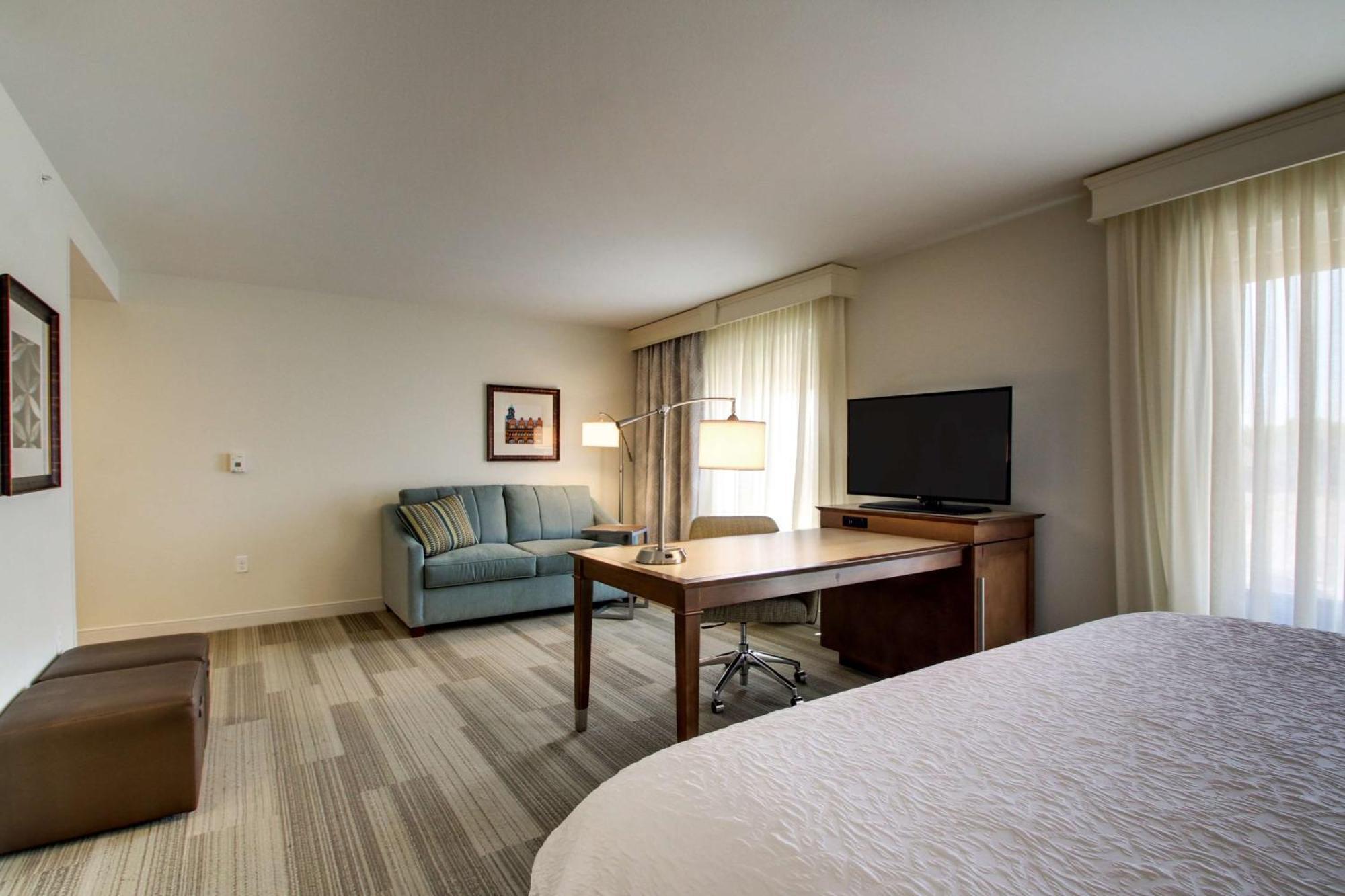 Hampton Inn & Suites Milwaukee West West Allis Exterior photo